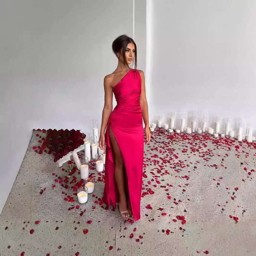 Single shoulder pleated slit sexy satin dress with European American summer temperament, slim fit solid color, long 2025 new style, chic and elegant c