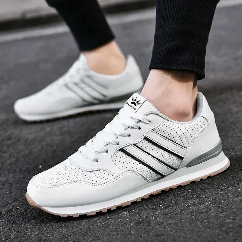 2024 Men Classical Running Shoes Lightweight Leather Outdoor Casual Sneakers Men Comfortable Sport Breathable Flat Jogging Shoes Z250319
