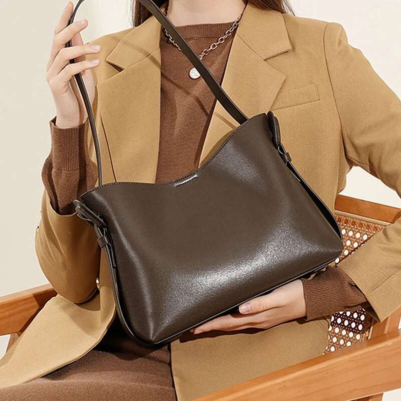 Toptrends Cowhide Genuine Leather Bucket Shoulder Bags For Women 2025 Designer Crossbody Purses Pillow Ladies Handbags