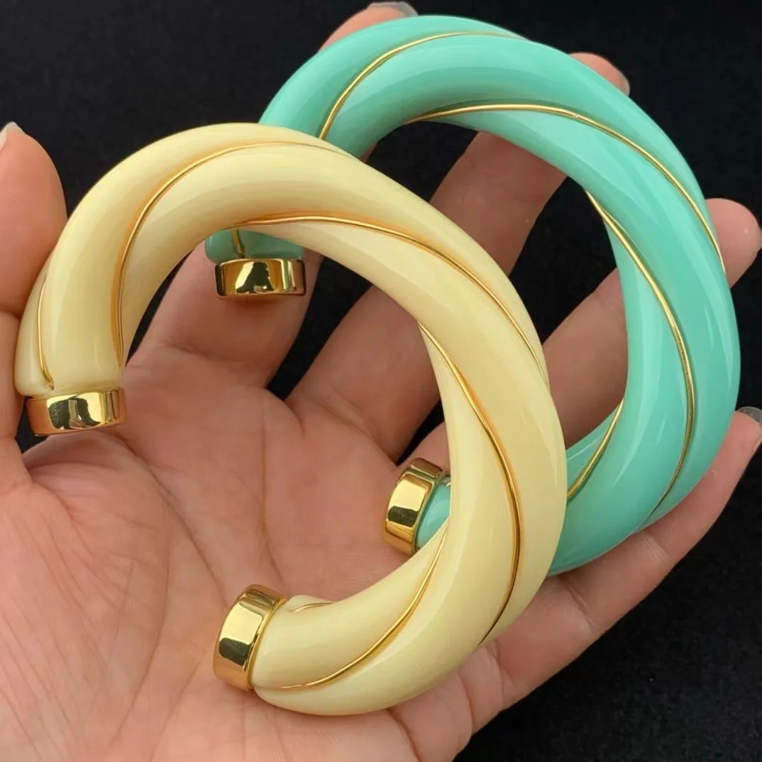 Temperament Advanced personalized Twisted gold border resin open bracelet for womens Girl party gift Jewelry accessories 250227