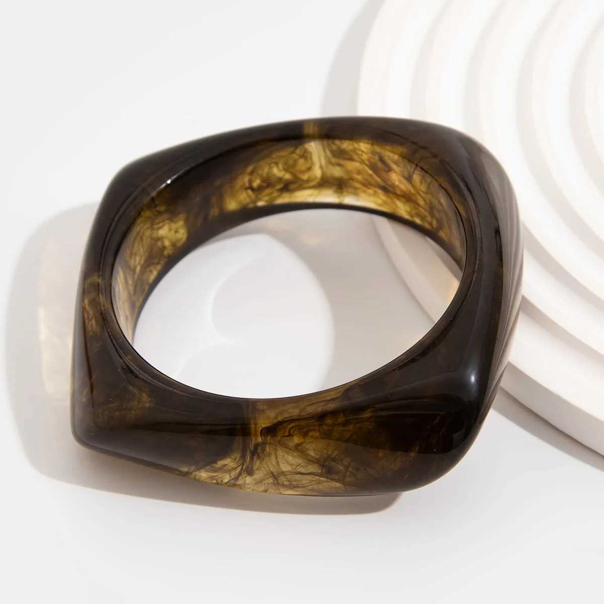 Boho Brown Irregular Acrylic Resin Chunky Wide Bangles for Women on Hand Goth Geometric Charm Wr Bracelets Couple Jewelry Gift W250227