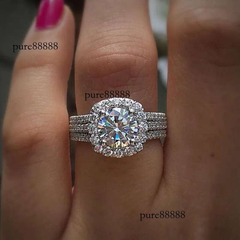 Light classic sterg sier square moissanite ring as a jewelry gift for women's engagement party