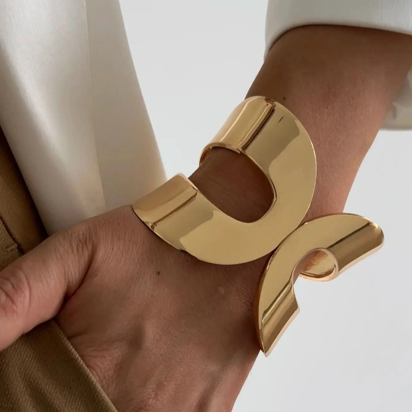 SHIXIN Fashion Smooth Gold Color Chunky Spring Bangles for Women Exaggerated Geometric Wide Open Cuff Bracelet Unisex Men 250227