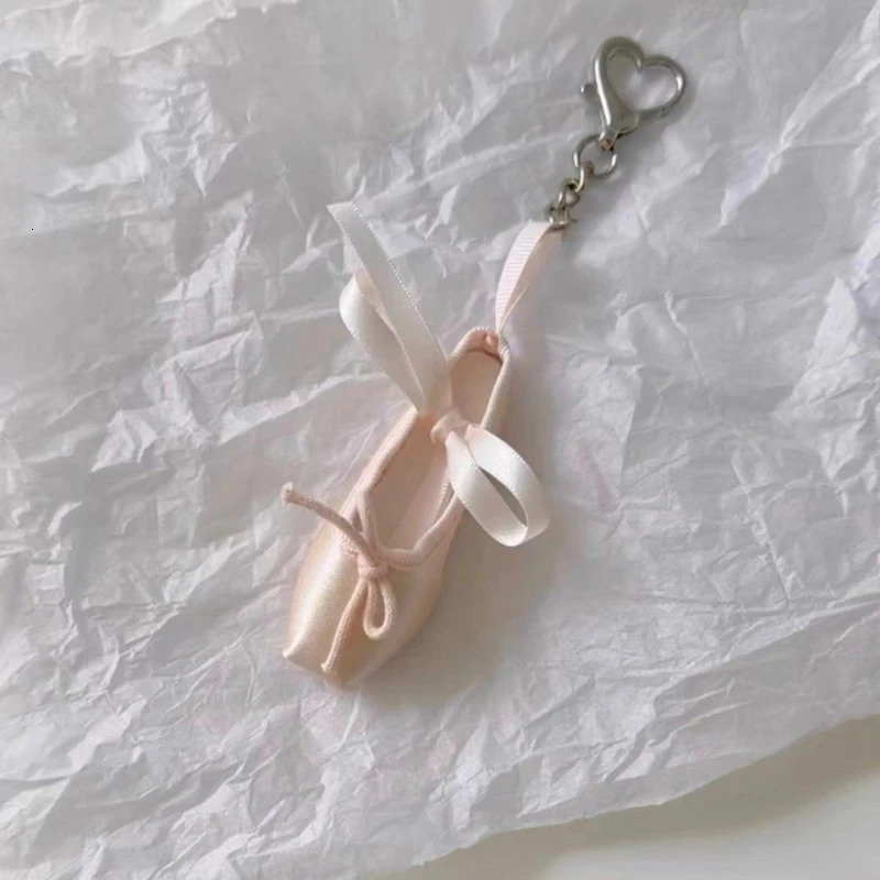 Elegant Ballet Shoes Keychain Alloy Key Holder Unique Keyring Bag Pendant Fashion Accessory for Women and Girls 250227