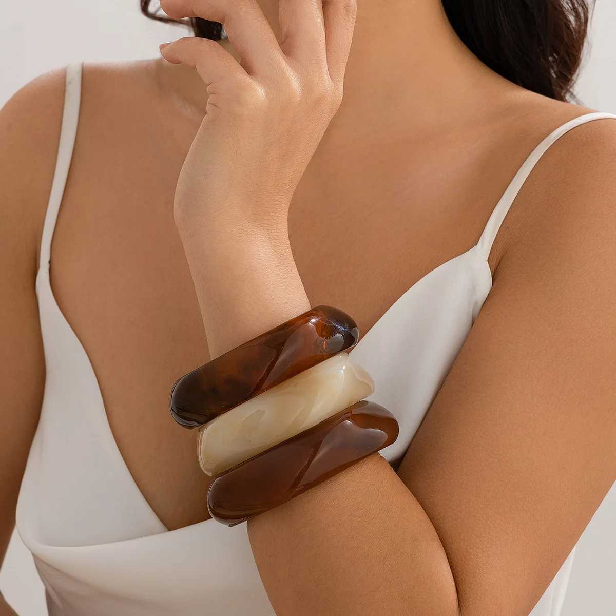 Boho Brown Irregular Acrylic Resin Chunky Wide Bangles for Women on Hand Goth Geometric Charm Wr Bracelets Couple Jewelry Gift W250227