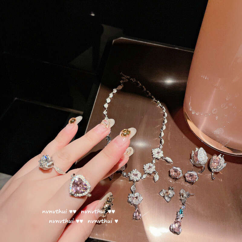 Designer Sparkling Peach Pink Flower Necklace Gold Plated Multi faceted Zircon Fallen Leaves Tassel Full Diamond Jewelry Neck Chain