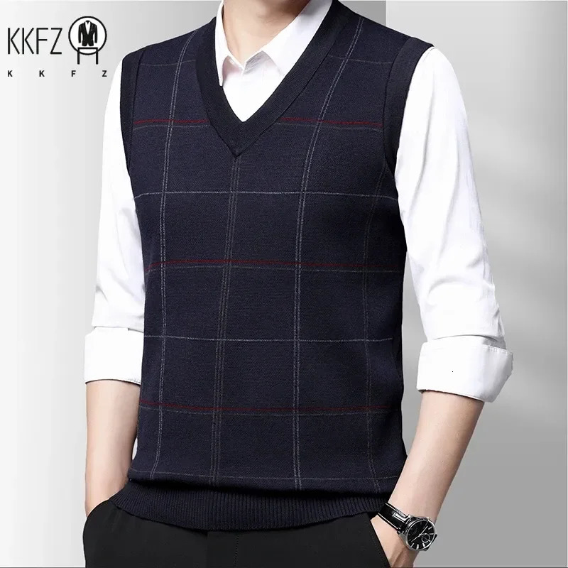 2024 autumn and winter mens printed Vneck knitted vest casual fashion warm sweater version top 250225