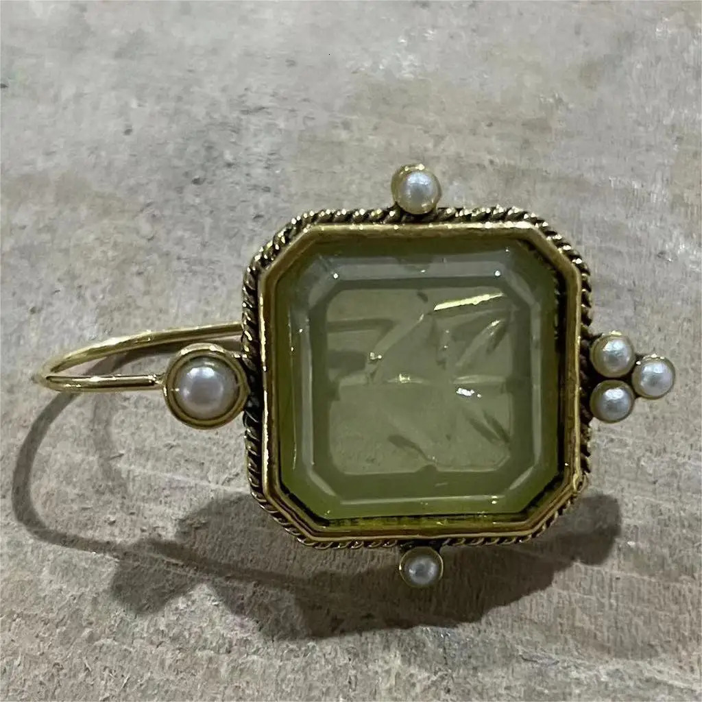 2024 Retro Trend Green Square Inlaid Pearl Pendant Earrings Suitable for Womens Party Birthday Fashion Customized Jewelry 250210