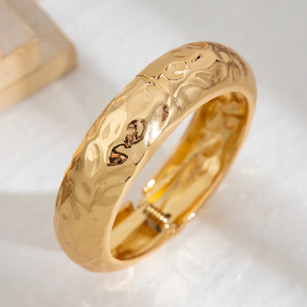 Fashion Stainless Steel Womens Jewelry Accessories Advanced s Set Irregular Sets Round Couple Bracelets Wide Grain 250227