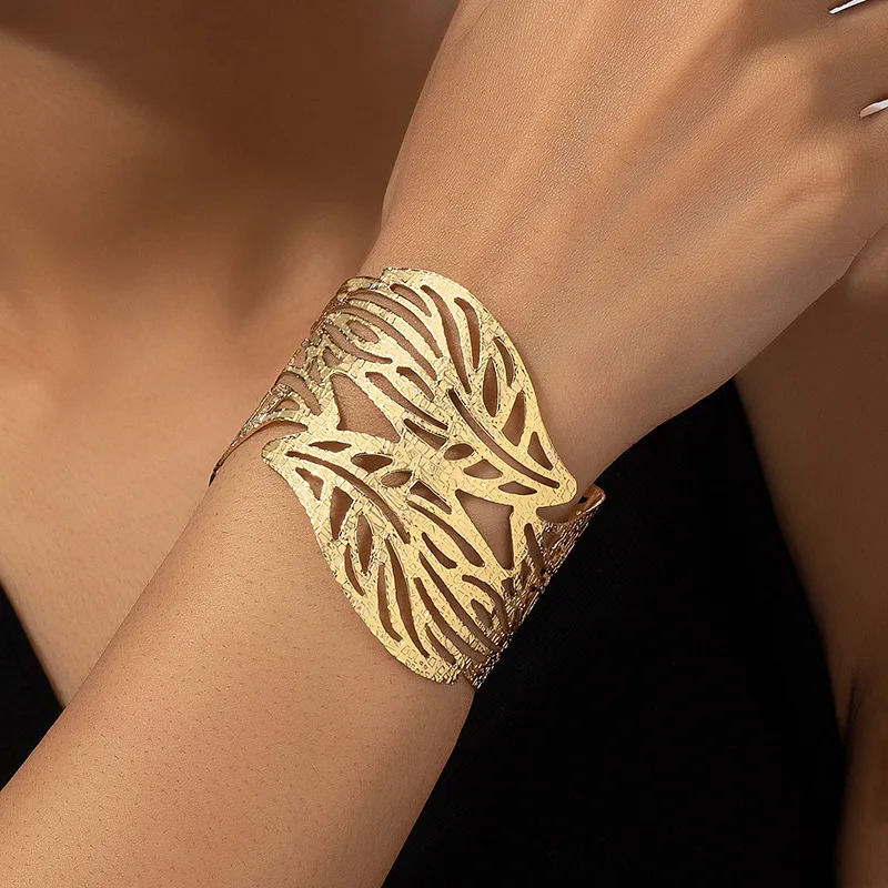 Jewelry fashionable hollow leaf bracelet female niche retro exaggerated opening hand ornament 250227