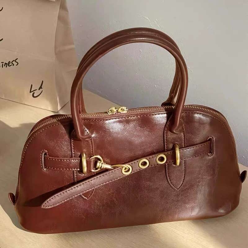 England Style Shell Bag For Women Designer Handbag Purse 2024 New In PU Belt Buckle Top Handle Hanging Ornaments Shoulder