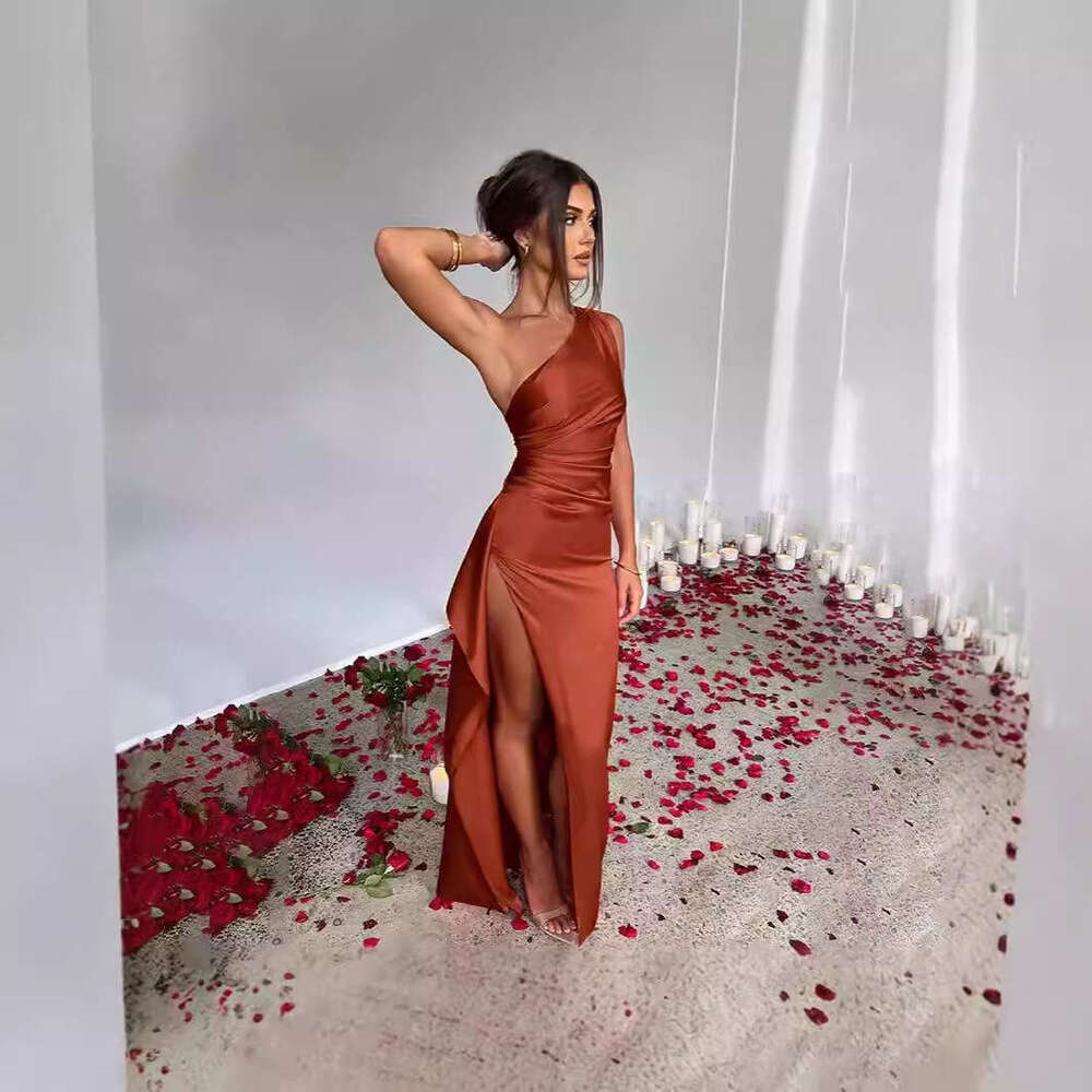 Single shoulder pleated slit sexy satin dress with European American summer temperament, slim fit solid color, long 2025 new style, chic and elegant c