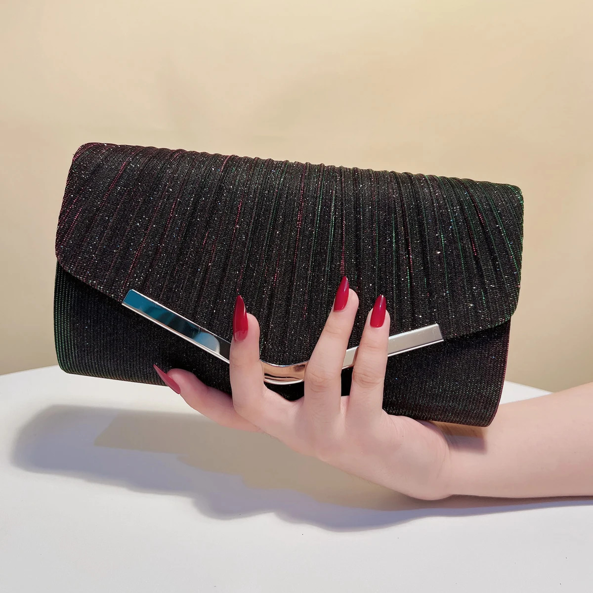 Golden Classic Simple Woman Charm Clutch Bags Glitter Shiny Evening Bag Banquet Party Handbag Metal Chain Crossbody 250226