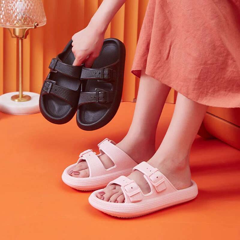 New Thick Bottom Cloud Slippers For Women's Designer Sandals Fashion Buckle Soft Bottom Pillow Slippers Sandals For Women 2025 Summer Beach Non S