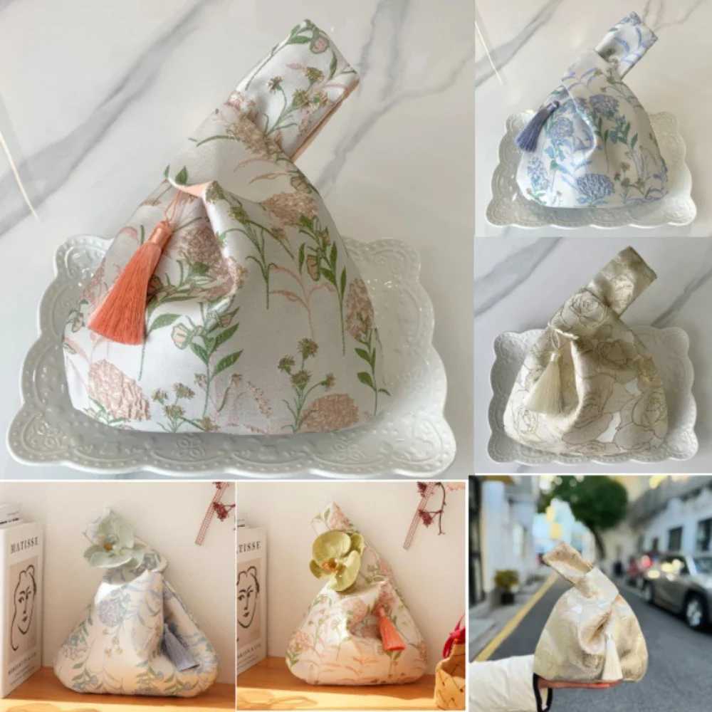Flower Pendant Lunch Bag Cosmetic Bag New Chinese Style Handbag Tassel Knot Wrist Bag Small Item Pouch Chegsam AccessoriesXJ250227