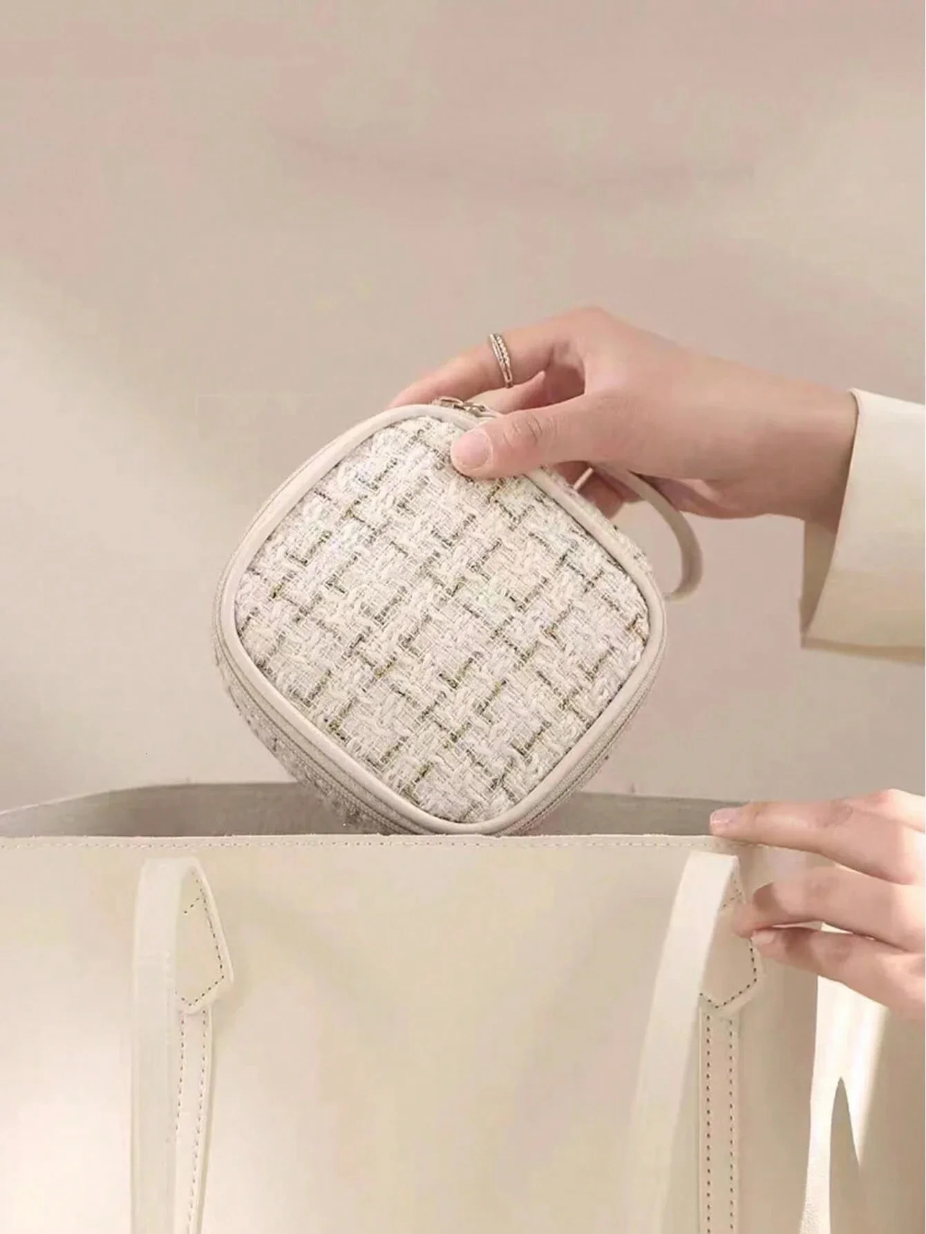 Ship from US 1pc Korean Style Cosmetic Bag Portable Mini Sanitary Napkin Menstrual Travel Makeup Organizer 250227FBB