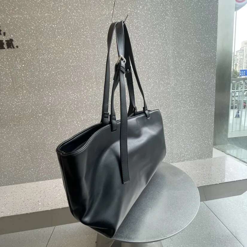 Tote Black Bags For Women Designer Handbags And Purses 2025 New In Fashion Large Capacity Commuting Underarm Shoulder