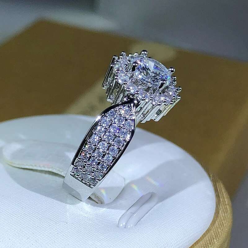 Newest Classic Many Prong Main White Zircon Ring Sier For Ladies Cookic Party Jewelry Gift