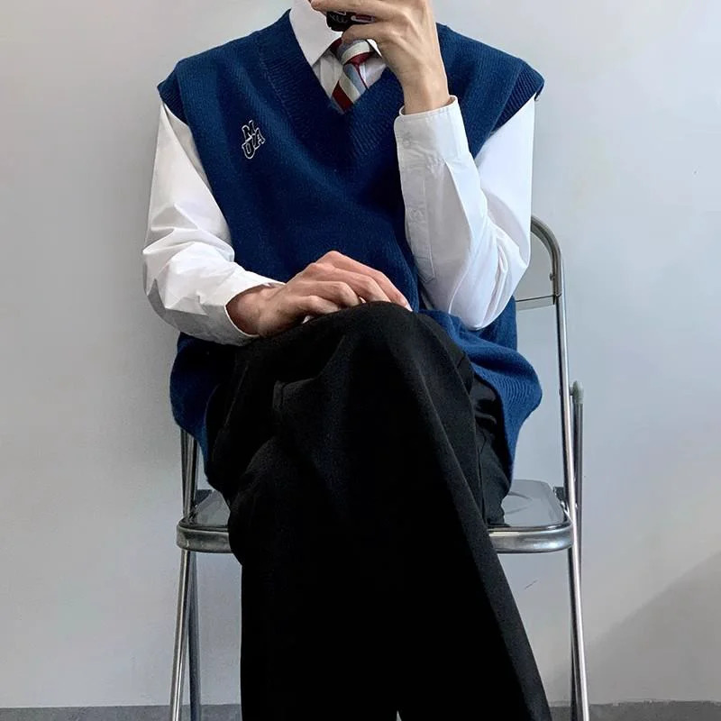 Fashionable and simple floral mens sweater vest college style navy blue letter Vneck knitted fully matched interior 250225