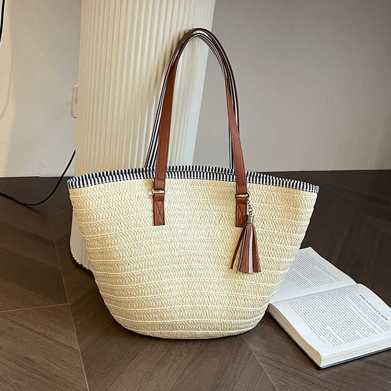 Relaxing large capacity woven bag for women in spring 2025, fashionable and versatile vacation beach bag, hand-held vegetable basket bag