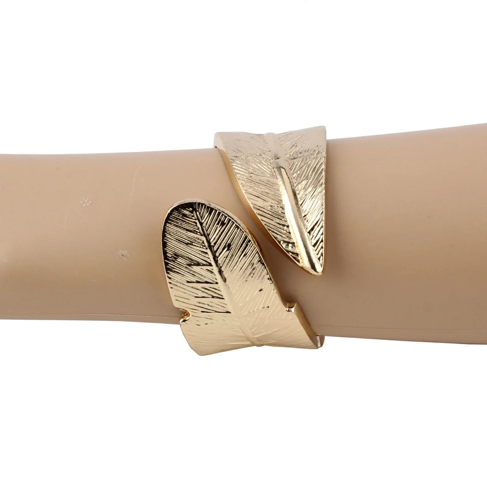 Gold Color Arm Cuff Thick Leaf Bracelet for Women Big Thick Chunky Statement Alloy Metal Big Wide Wrist Non Tarnish Bangle 250227