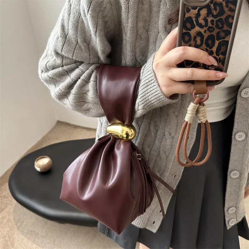 y Personality Leather Clutch Bag Women Fashion ner Solid Mini Bucket Pouch Zipper Party Evening Wrist Bags Handbags 250226