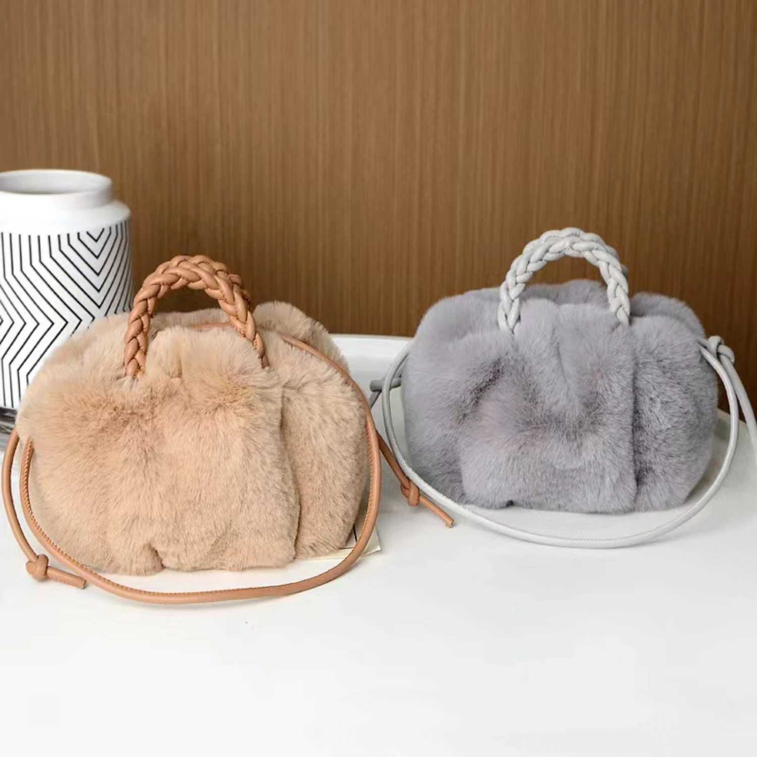 Womens Crossbody Pumpkin Plush Bags Womens New Tote Faux Plush Material Fi Niche Pleated Clouds BagsXJ250227