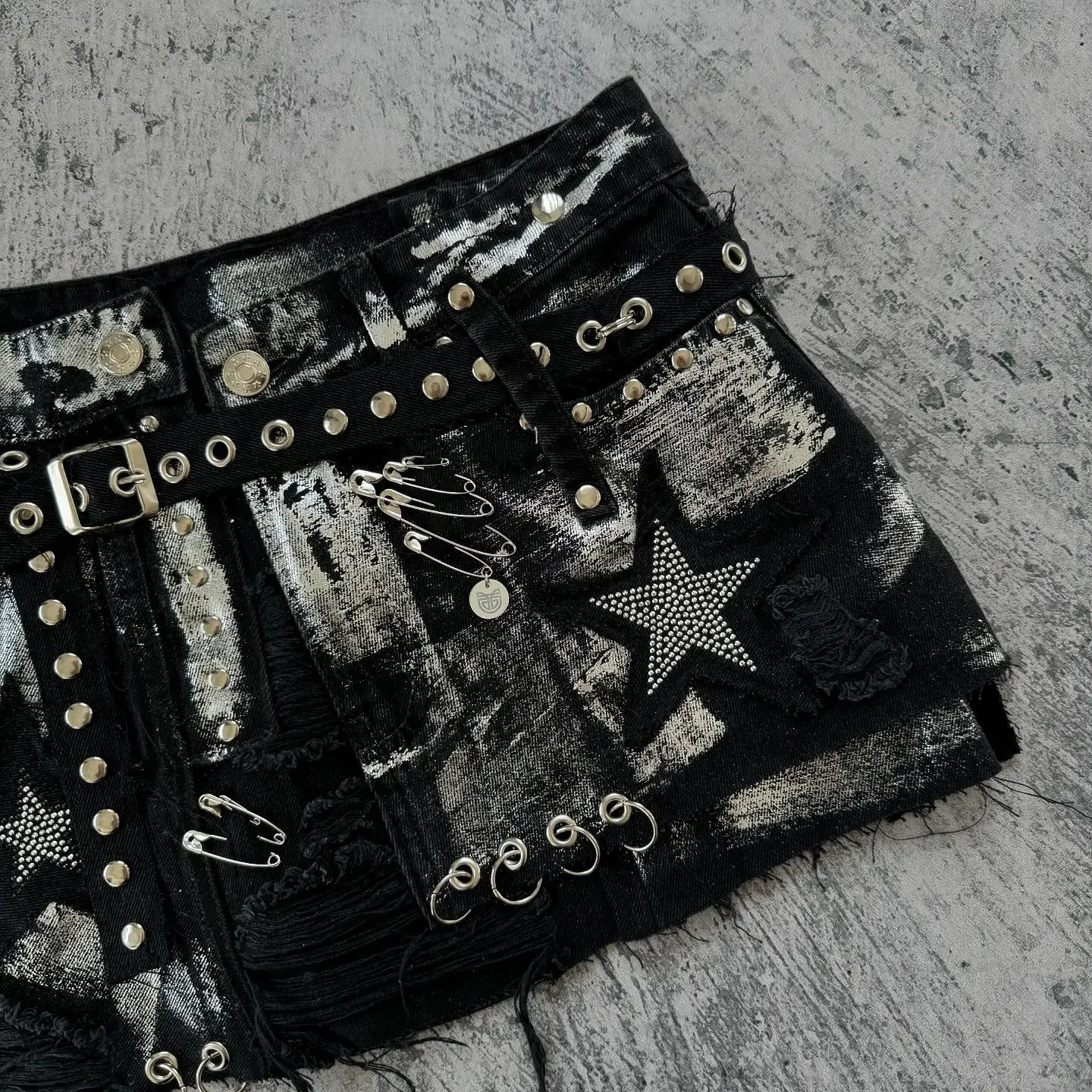 Y2K Gothic Retro Black Denim Skirt Harajuku Star Graphic Rhinestone Rivet Mini Skirt Sexy Girl Slim Low Waist Hip Skirts 250226