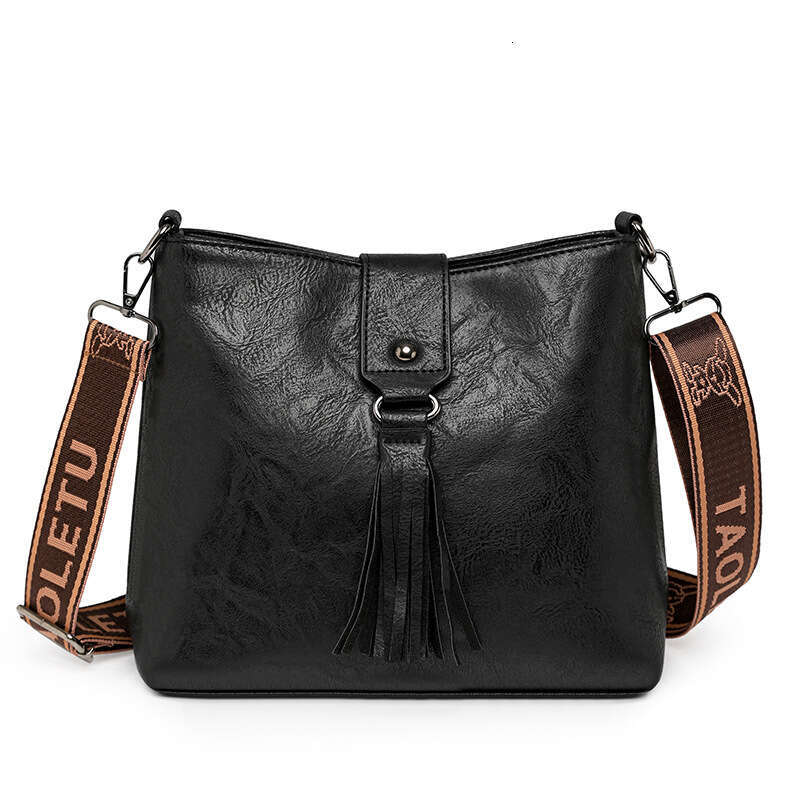 2025 new small square design tassel high-end fashion baguette personalized street shoulder crossbody bag