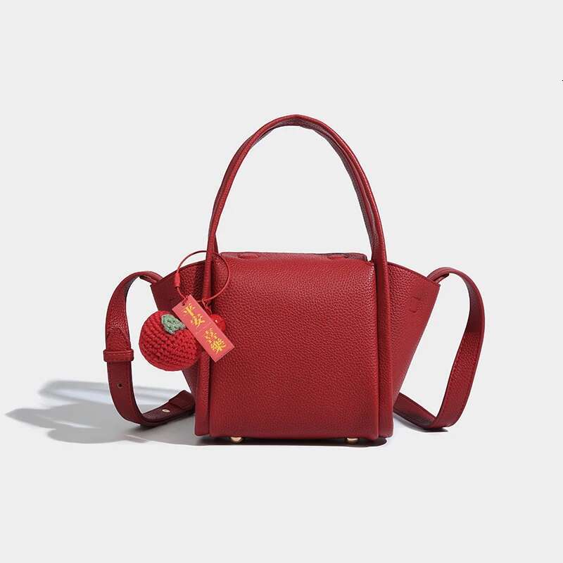 Small Bucket Tote Bags For Women Designer Handbags And Purses 2024 New In Fashion Simple Commuting Shoulder Crossbody