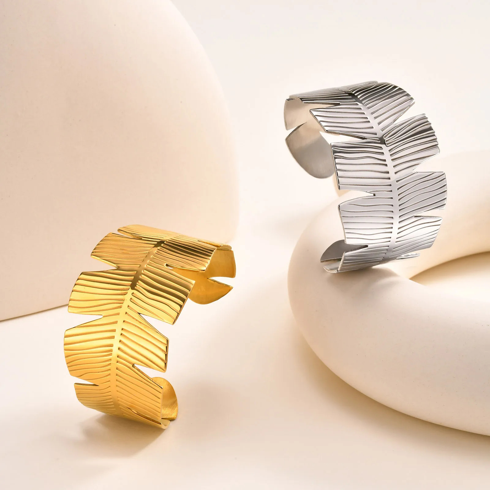 lassic Gold Color Wrinkle Texture wide bangle bracelet feather Flower bracelet For Women Cuff Bracelet Stainless Steel Jewelry 250227