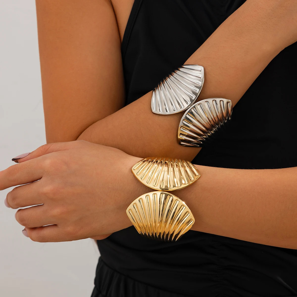 SHIXIN Fashion Alloy Scallop Large Spring Bangles for Women Simple Irregular Geometry Wide Bracelet on Hand Party Jewelry 250227