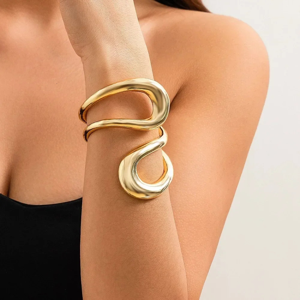 Punk Classic Geometric Twisted Open Bangles for Women Exaggerated Gold Color Heavy Metal Cuff Bracelet Fashion Party Jewelry 250227