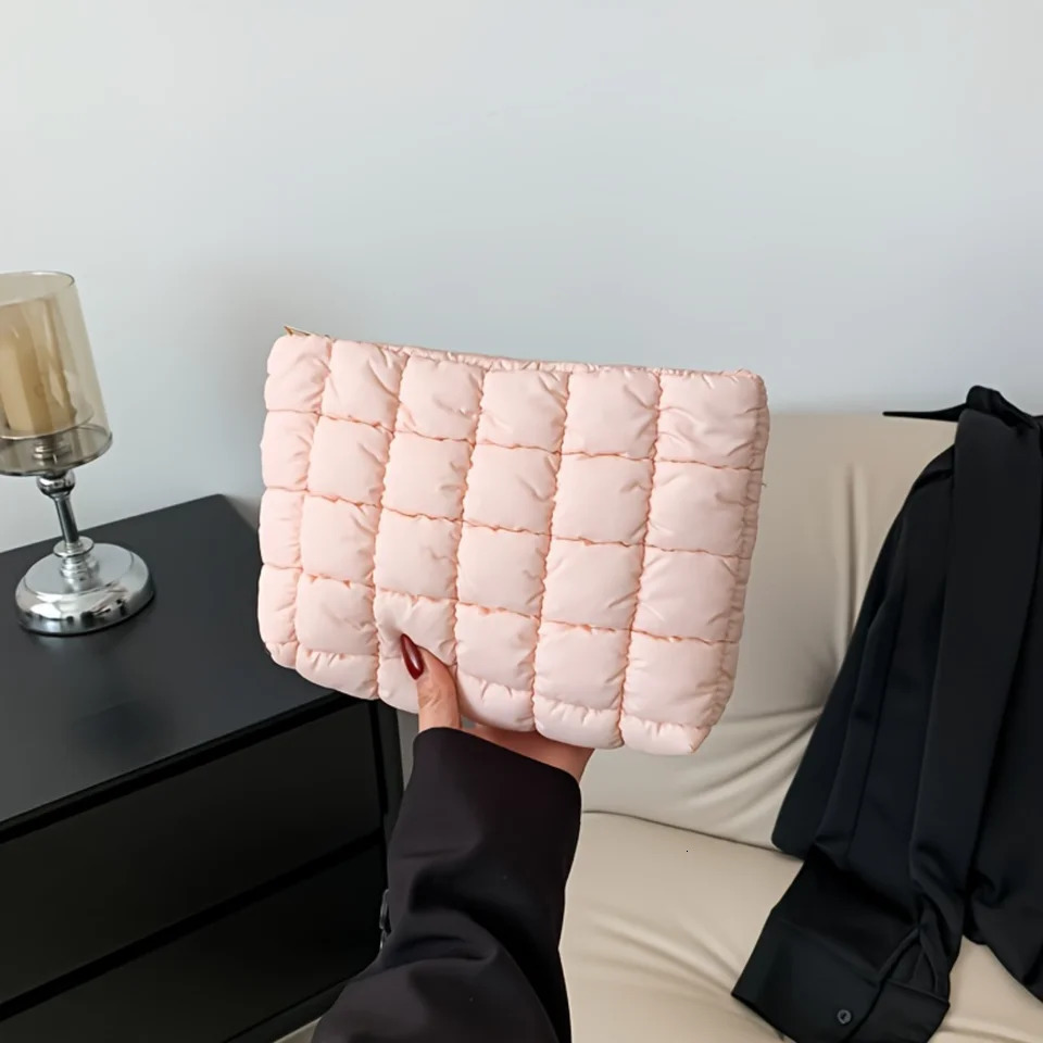 Ship from US Stylish Puffy Quilted Clutch Makeup Bag for Women Durable Spacious Cosmetics Pouch with Zipper Closure Perfect Daily Us 250227FBB