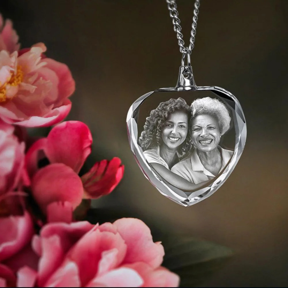 Custom Po Necklace HeartShaped Pendant Laser Engraved Picture Personalized Birthday Memories Gift 250117