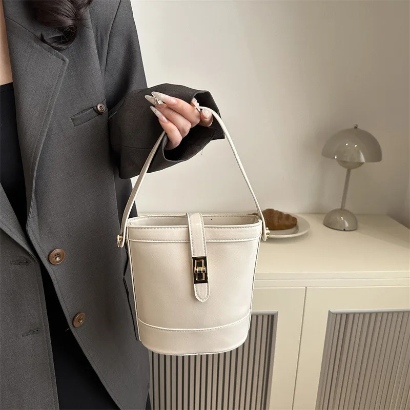 Ship from US Womens Retro Versatile Texture HandHeld Bucket Bag Small Shoulder for Spring And Summer Fashion Accessory 250227FBB