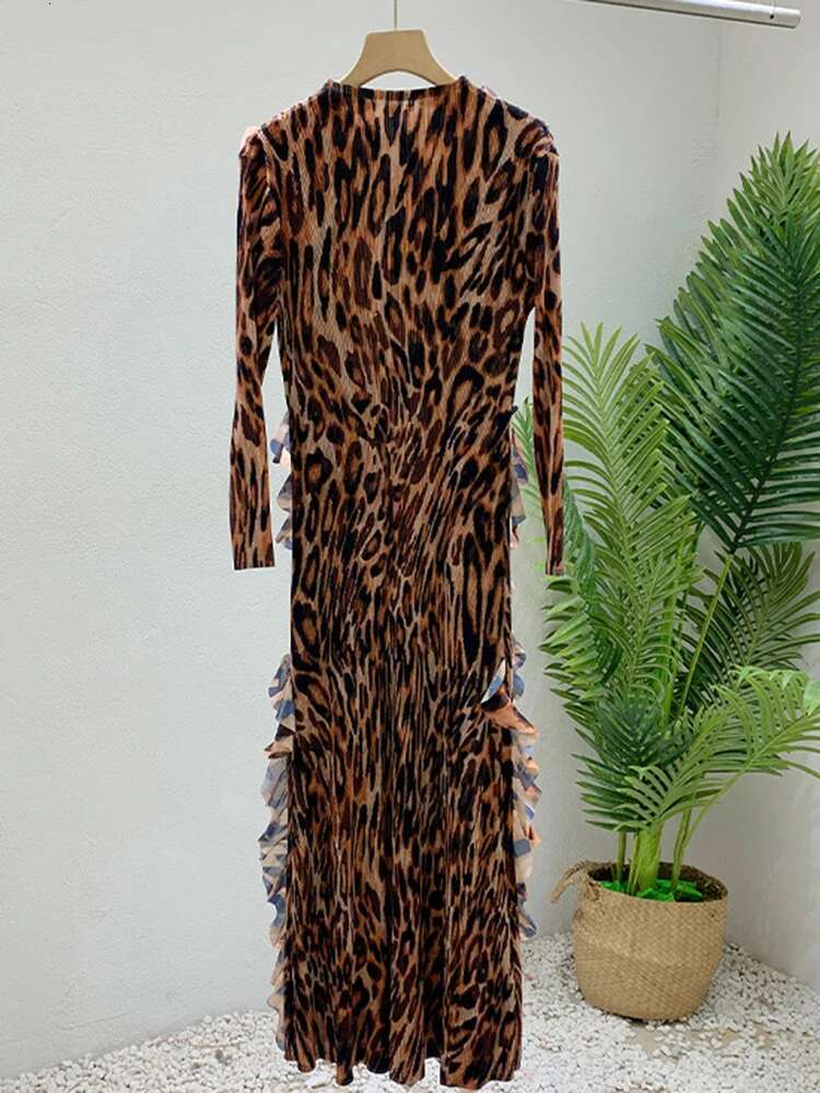 LANMREM Leopard Print Pleated Dress For Women Round Neck Long Sleeves Ruffles Fashion Dresses 2024 Spring Summer New 2Da4121
