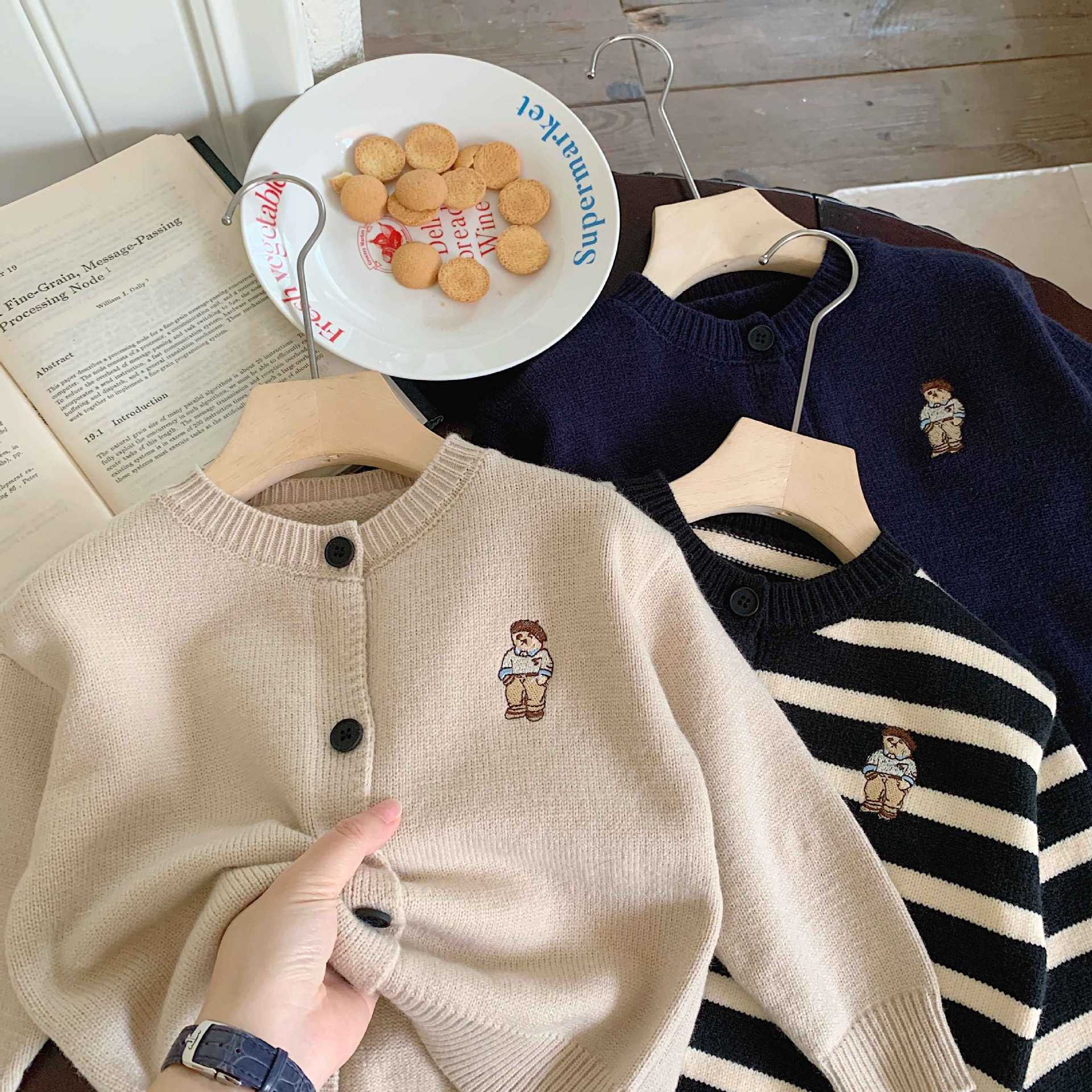 Pullover 2025 Childrens Spring and Autumn New Top Fashionable Boys Western Style Coat Spring and Autumn Trendy Boys Baby Knitted ClothesY250227P1N0