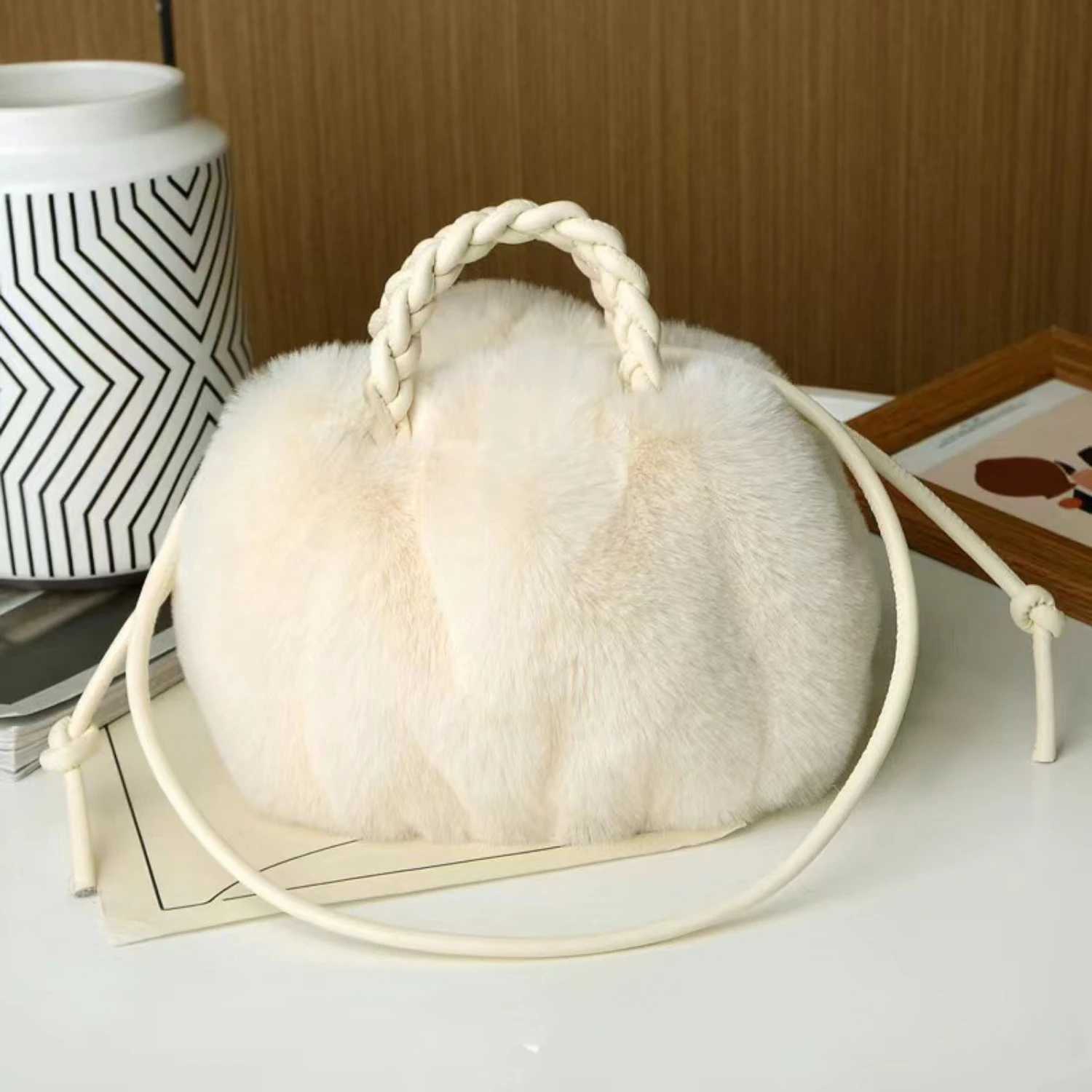 Womens Crossbody Pumpkin Plush Bags Womens New Tote Faux Plush Material Fi Niche Pleated Clouds BagsXJ250227