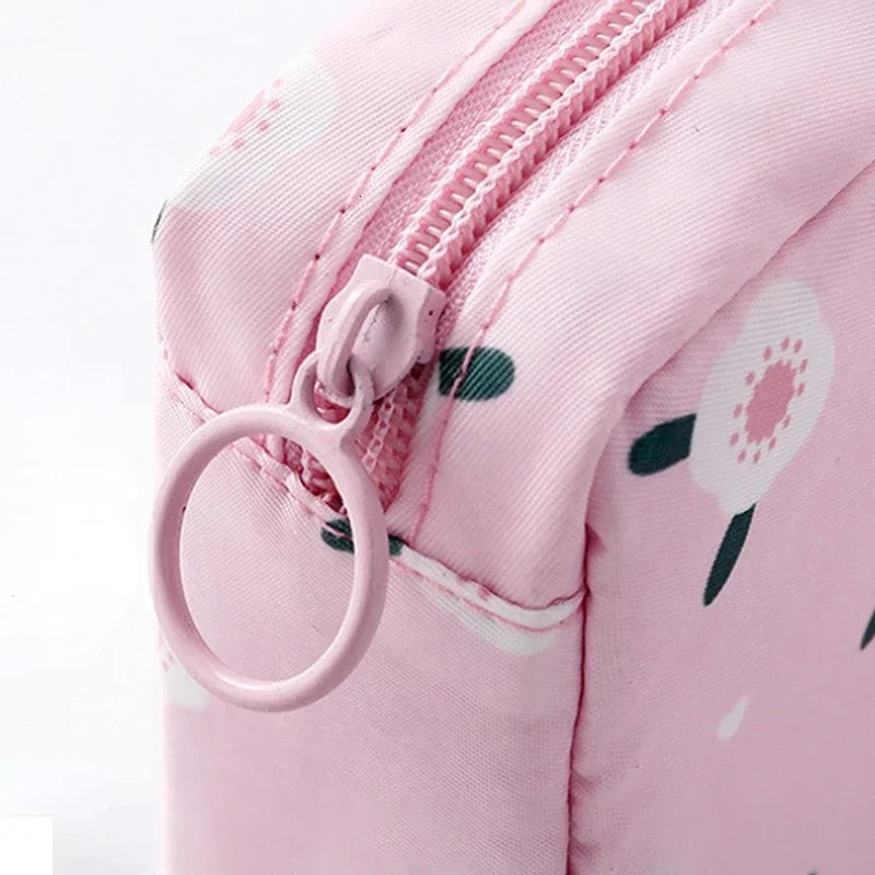Ship from US 1PC Sanitary Napkin Storage Bag Makeup Organizers Portable Cosmetics Data Cables Lipstick Earphone Organization 250227FBB