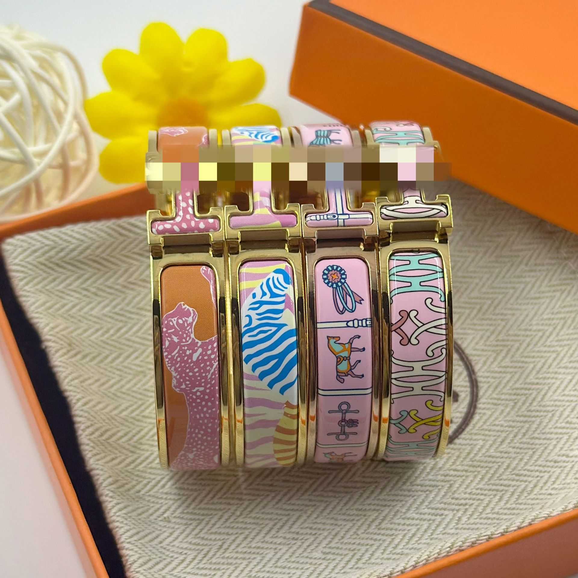 Bangle New Love Home Enamel 12mm H Letter Fashion and Versatile Animal Pattern Bracelet J25022528PX