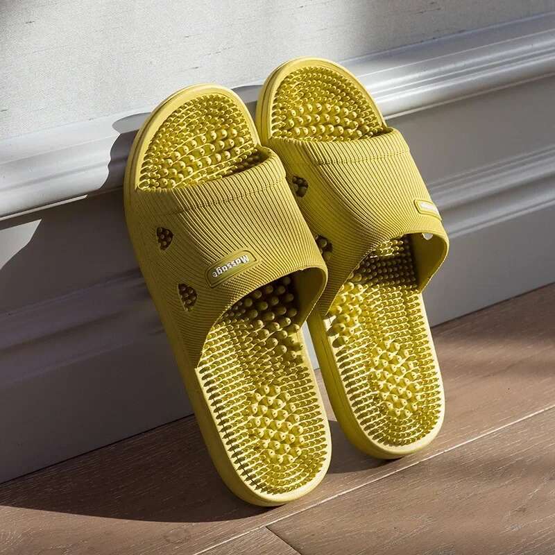 2025 New Solid Color Men's Slippers Bathroom Anti Slip Massage Sandals Designer Sandals Women's Simple Soft Soled Health Shoes Atillas Casa 