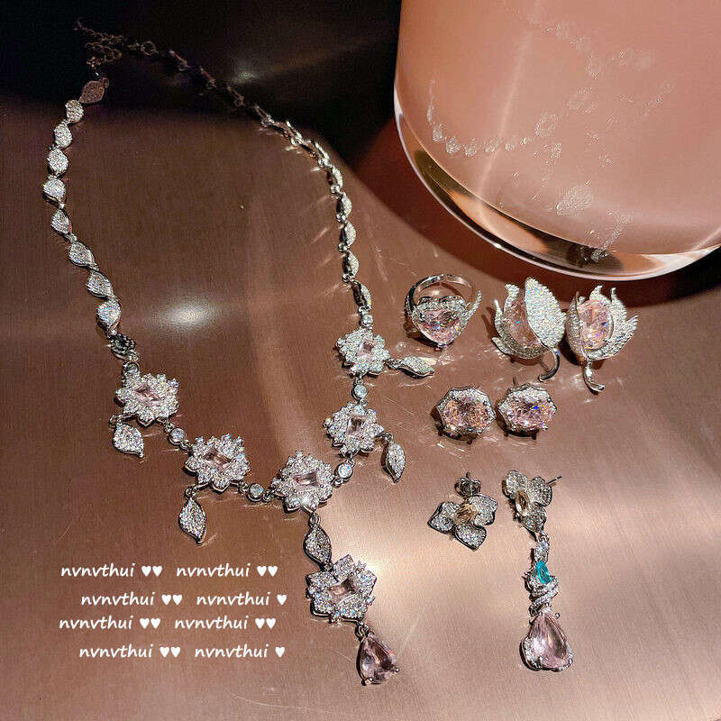 Designer Sparkling Peach Pink Flower Necklace Gold Plated Multi faceted Zircon Fallen Leaves Tassel Full Diamond Jewelry Neck Chain