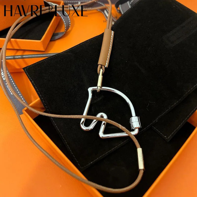 Horse head bag charm Suitable for bags Cheval key chain decorative buckle bag shoulder strap bag pendant H too speed key chain 250226 - view 6
