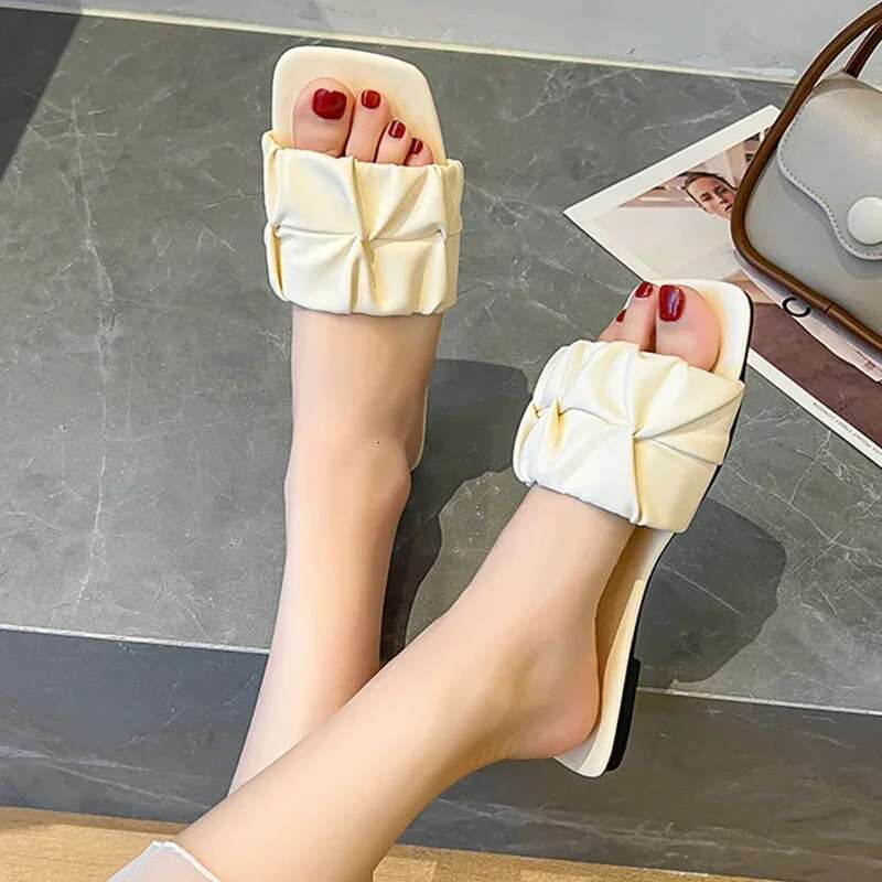 2025 Summer Fashion Versatile Flip Flat Shoes Designer Sandals New Korean Fold Slippers Women's Sandals Beach Green Slippers Large
