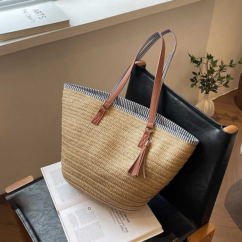Relaxing large capacity woven bag for women in spring 2025, fashionable and versatile vacation beach bag, hand-held vegetable basket bag