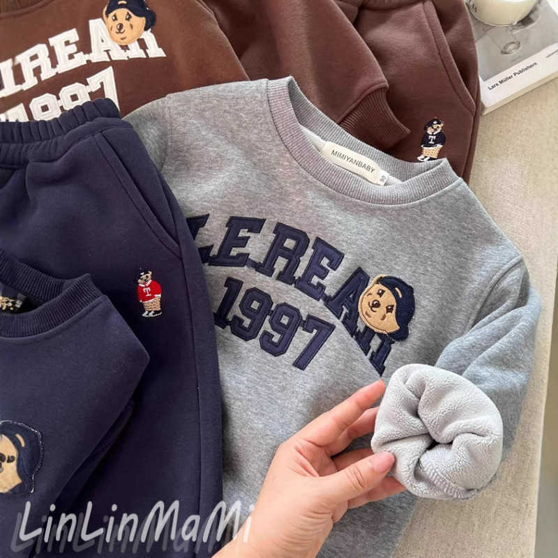 Clothing Sets Handsome Childrens Set 2025 Winter Edition Boys Cartoon Bear with Velvet Hoodie Girls One piece Velvet Pants Two piece SetY250227XTHF