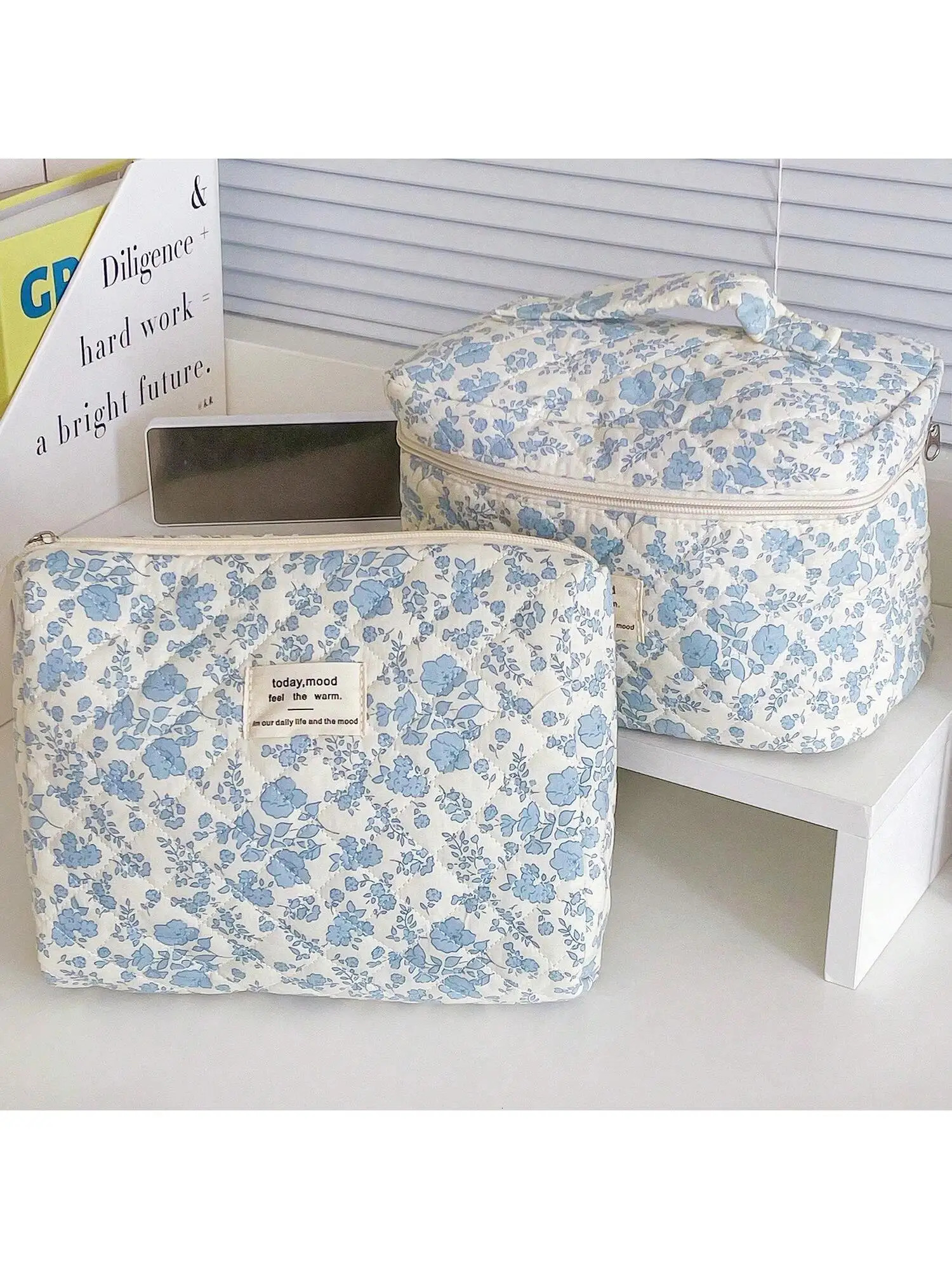 Ship from US Blue Begonia Flower Makeup Bag Women Travel Cosmetic Pouch Skincare Toiletry Ideal for Wedding Gifts Birthday Gif 250227FBB