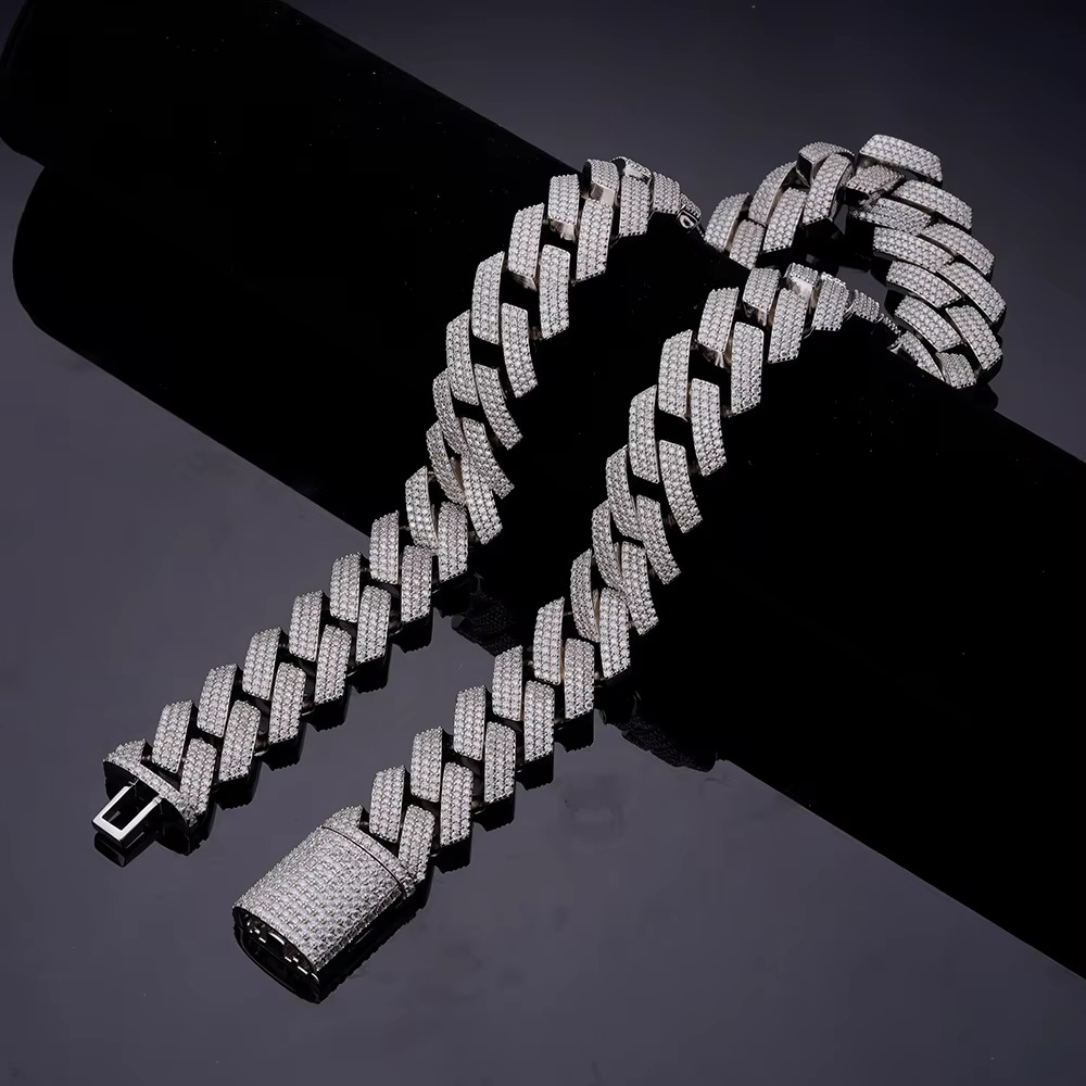 20mmChic & Durable VVS Standarded Men's/Women's Jewelry Piece: Iced Out Chain Featuring Exquisite Diamonds