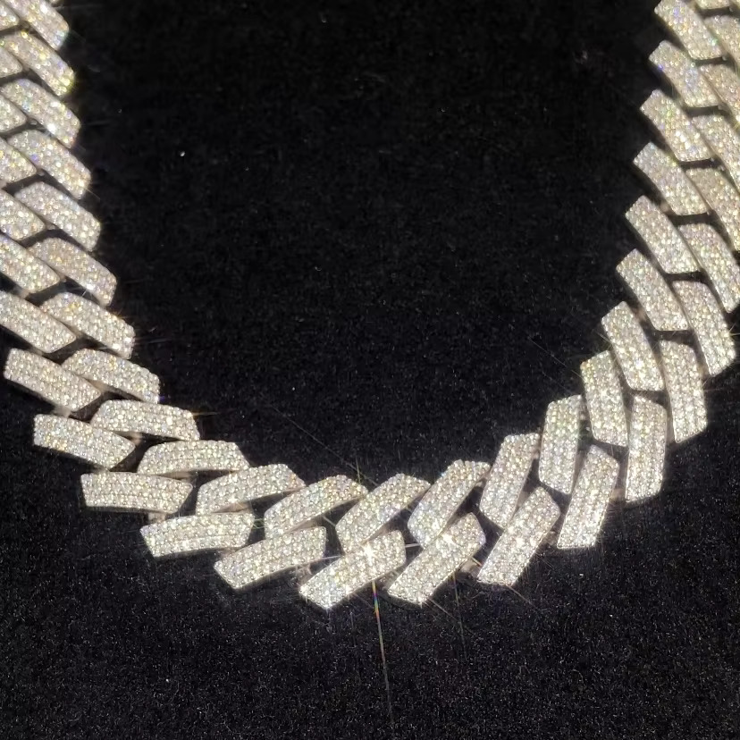 20mmChic & Durable VVS Standarded Men's/Women's Jewelry Piece: Iced Out Chain Featuring Exquisite Diamonds